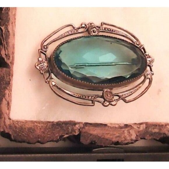 Large Blue Glass Brooch Pin Silvertone This beautiful brooch combines a stunning - Picture 6 of 9